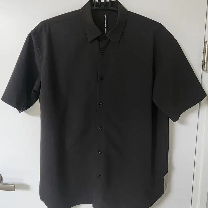 [SOLD OUT] 데상트 [ALTERRAIN I/O] 블랙 반팔 셔츠