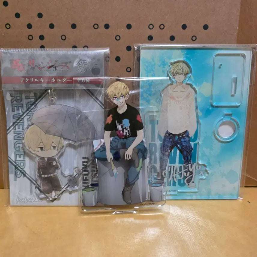 [BUNJANG] Tokyo Revengers Chifuyu Acrylic Stand &amp; Keychain Bundle / 도리벤 치후유 아크릴 스탠드 2종 + 아크릴 키링 일괄
