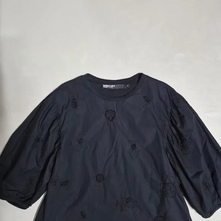 [SOLD OUT] 빔바이롤라 블랙 볼륨 소매 티셔츠