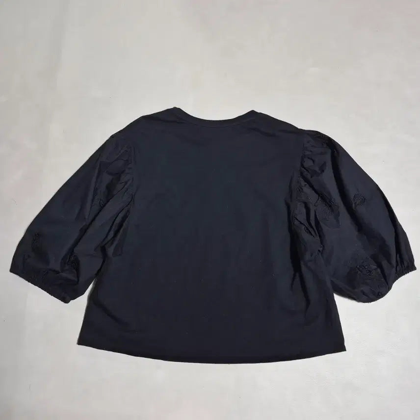 [SOLD OUT] 빔바이롤라 블랙 볼륨 소매 티셔츠