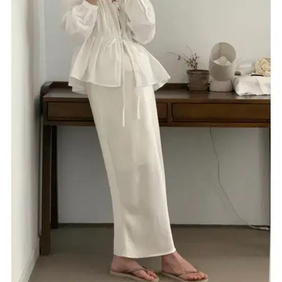 [BUNJANG] MoodMe Crack Satin Skirt / [새제품]무드미 crack satin skirt 아이보리 블랙