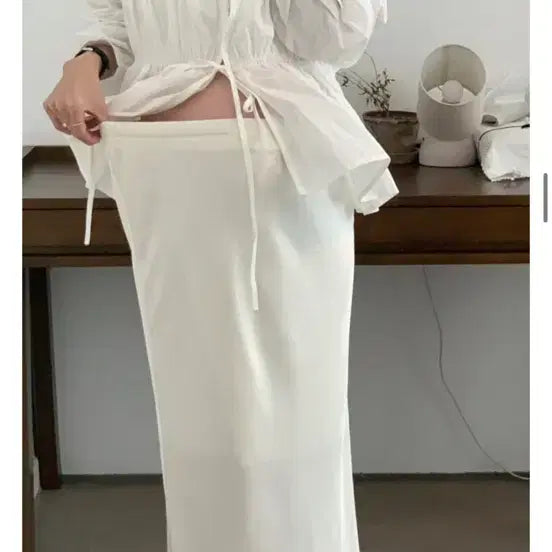 [BUNJANG] MoodMe Crack Satin Skirt / [새제품]무드미 crack satin skirt 아이보리 블랙