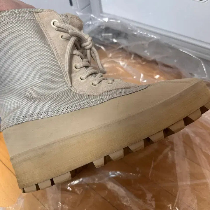 [SOLD OUT] 이지 950 피요테