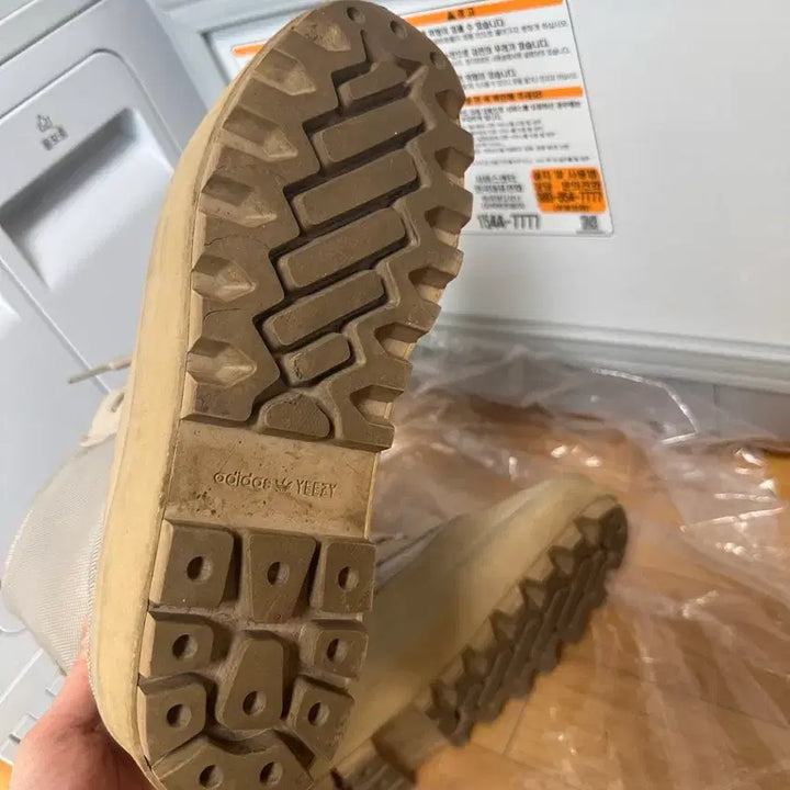 [SOLD OUT] 이지 950 피요테