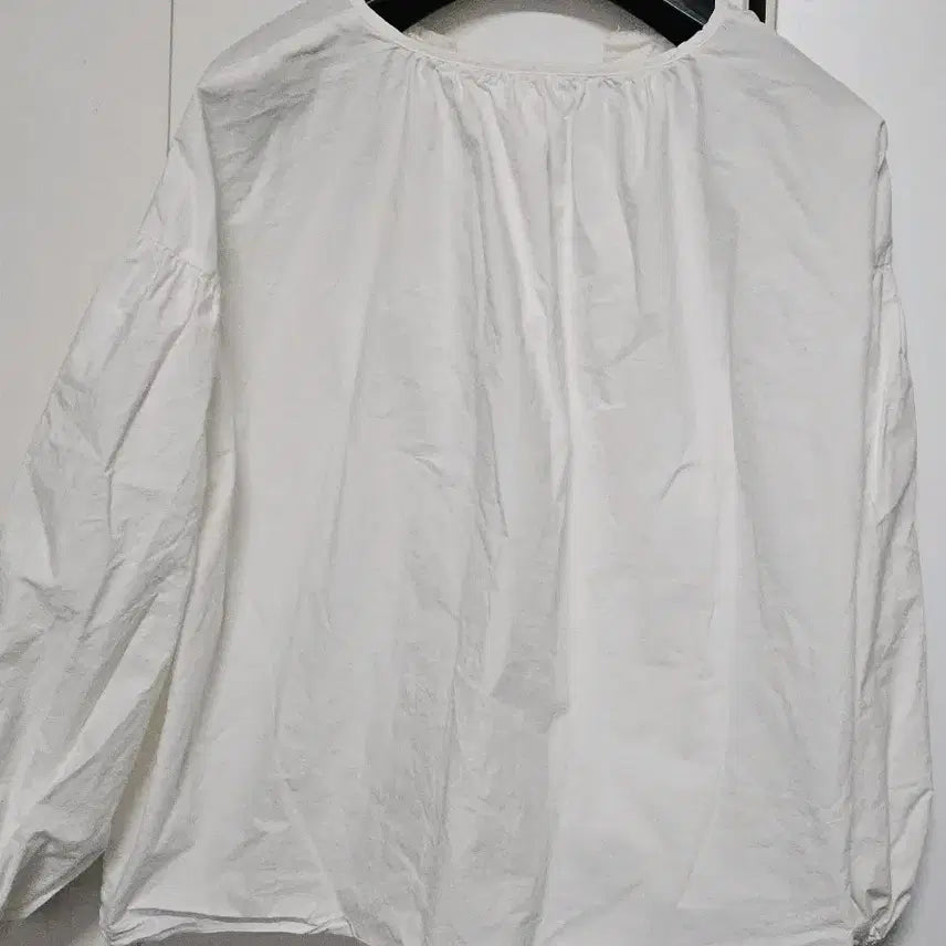[BUNJANG] Attention White Balloon Sleeve Oversized Cotton Blouse / 어텐션 화이트 벌룬 소매  오버핏 면 블라우스
