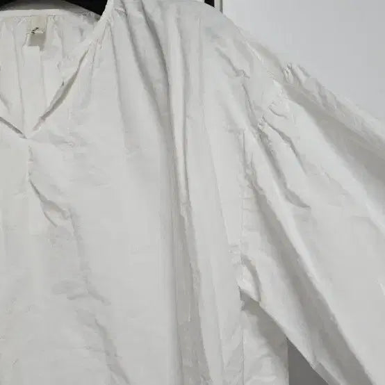 [BUNJANG] Attention White Balloon Sleeve Oversized Cotton Blouse / 어텐션 화이트 벌룬 소매  오버핏 면 블라우스