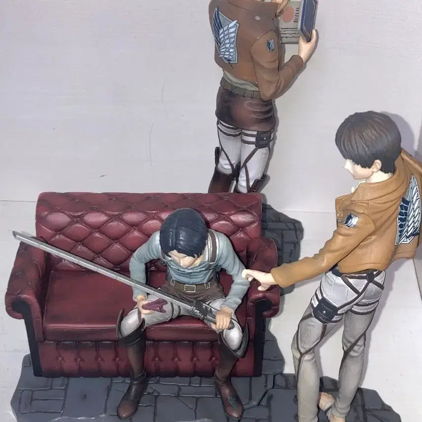 [BUNJANG] Attack on Titan Figure Set: Levi, Eren, and Mike / 희귀)진격의 거인 고전쿠지 리바이+에렌+미케 피규어 디오라마 좌상제일복권