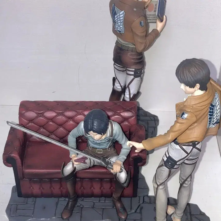 [BUNJANG] Attack on Titan Figure Set: Levi, Eren, and Mike / 희귀)진격의 거인 고전쿠지 리바이+에렌+미케 피규어 디오라마 좌상제일복권