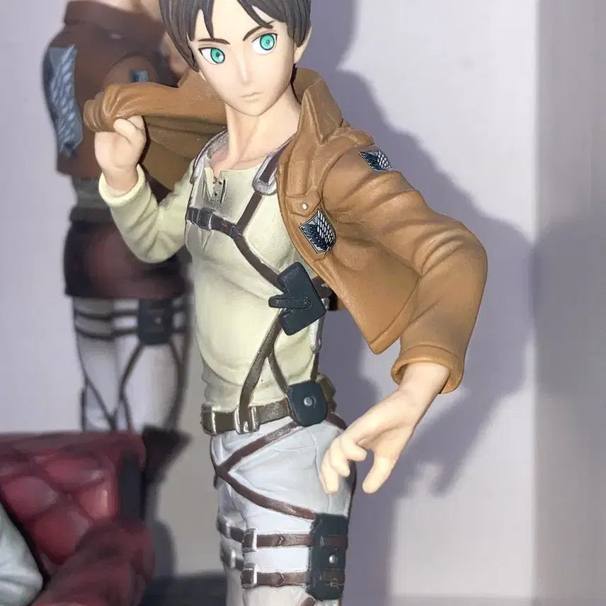 [BUNJANG] Attack on Titan Figure Set: Levi, Eren, and Mike / 희귀)진격의 거인 고전쿠지 리바이+에렌+미케 피규어 디오라마 좌상제일복권