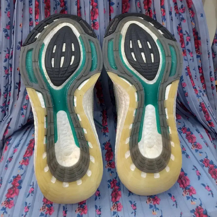 [SOLD OUT] 아디다스 울트라부스트 화이트/그린 270mm