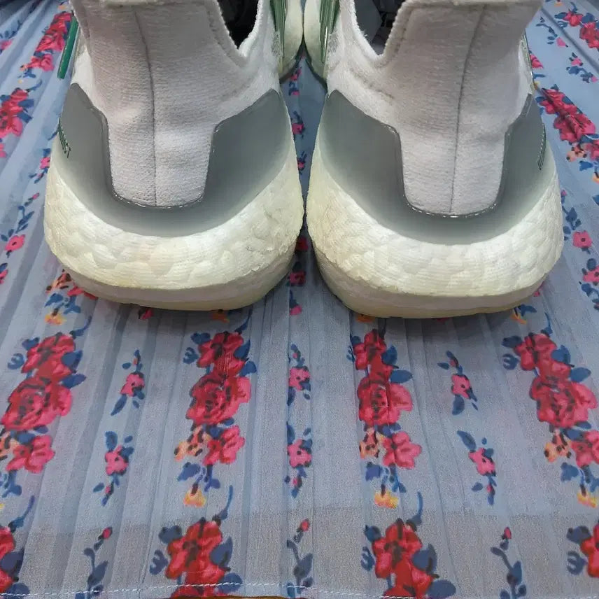 [SOLD OUT] 아디다스 울트라부스트 화이트/그린 270mm