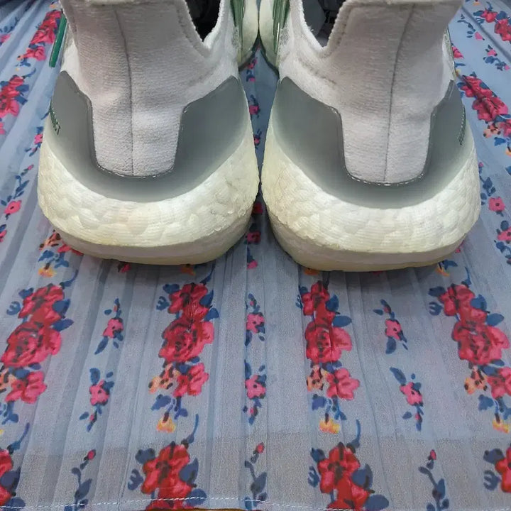 [SOLD OUT] 아디다스 울트라부스트 화이트/그린 270mm