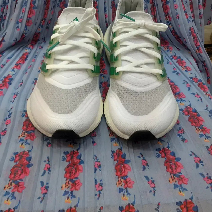 [SOLD OUT] 아디다스 울트라부스트 화이트/그린 270mm