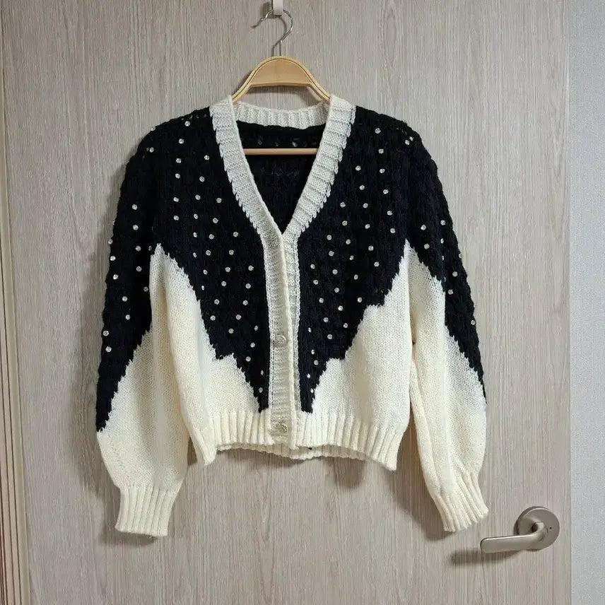 [BUNJANG] Black &amp; Ivory Cubic Cardigan / 블랙&amp;아이보리 큐빅 가디건