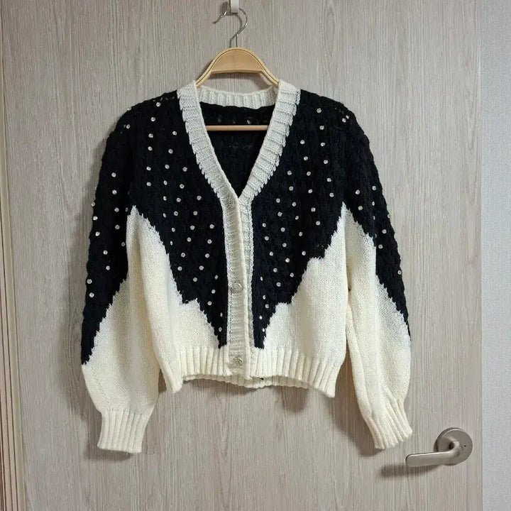 [BUNJANG] Black &amp; Ivory Cubic Cardigan / 블랙&amp;아이보리 큐빅 가디건