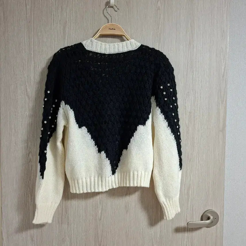 [BUNJANG] Black &amp; Ivory Cubic Cardigan / 블랙&amp;아이보리 큐빅 가디건