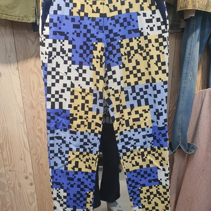 [BUNJANG] United Colors of Benetton Pixel Pattern Slim Fit Pants / 베네통 유니크 픽셀 패턴 슬림 팬츠 (상태 좋음) - 42사이즈