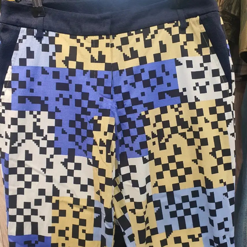 [BUNJANG] United Colors of Benetton Pixel Pattern Slim Fit Pants / 베네통 유니크 픽셀 패턴 슬림 팬츠 (상태 좋음) - 42사이즈