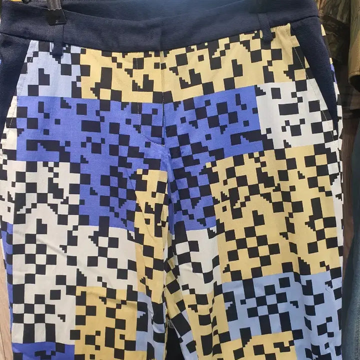 [BUNJANG] United Colors of Benetton Pixel Pattern Slim Fit Pants / 베네통 유니크 픽셀 패턴 슬림 팬츠 (상태 좋음) - 42사이즈