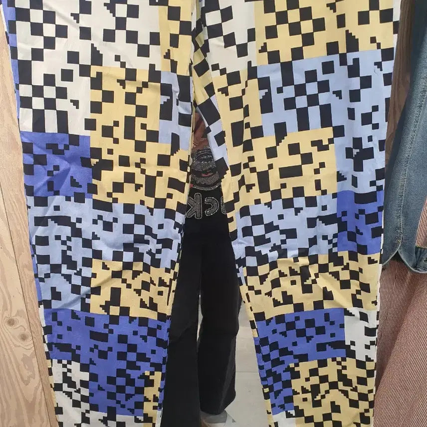 [BUNJANG] United Colors of Benetton Pixel Pattern Slim Fit Pants / 베네통 유니크 픽셀 패턴 슬림 팬츠 (상태 좋음) - 42사이즈