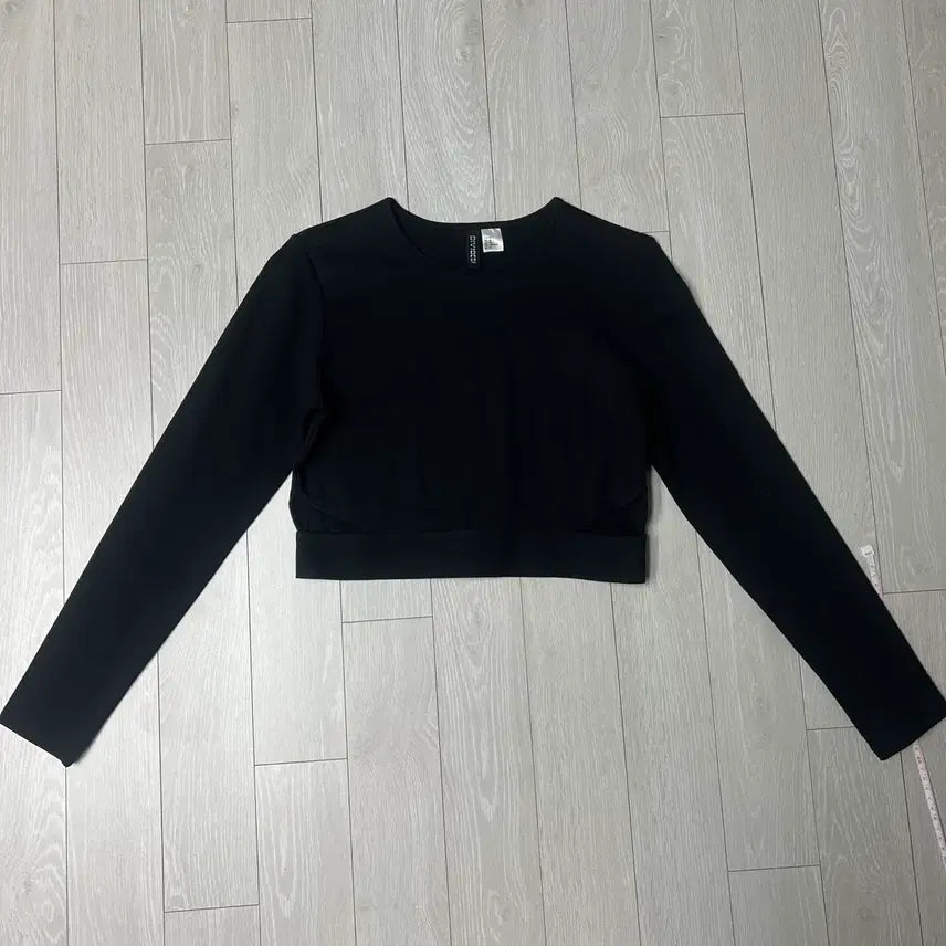 [BUNJANG] H&amp;M Divided Black Crop Long Sleeve Top / 무배 H&amp;M 디바이디드 블랙 크롭 긴팔티 M 필라테스 요가 흐앤므