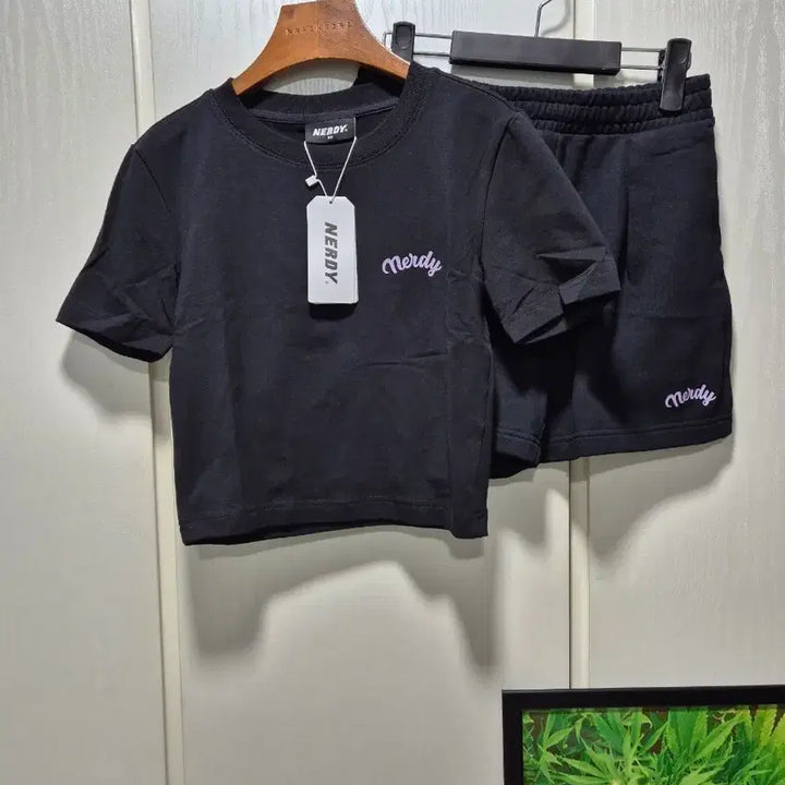 [BUNJANG] Nerdy Black T-shirt and Shorts Set / (타임세일)(새상품)널디 반팔 티셔츠 반바지 세트 블랙