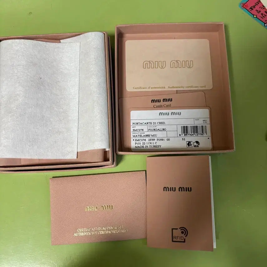 [SOLD OUT] 미우미우 마테라쎄 나파 가죽 카드지갑