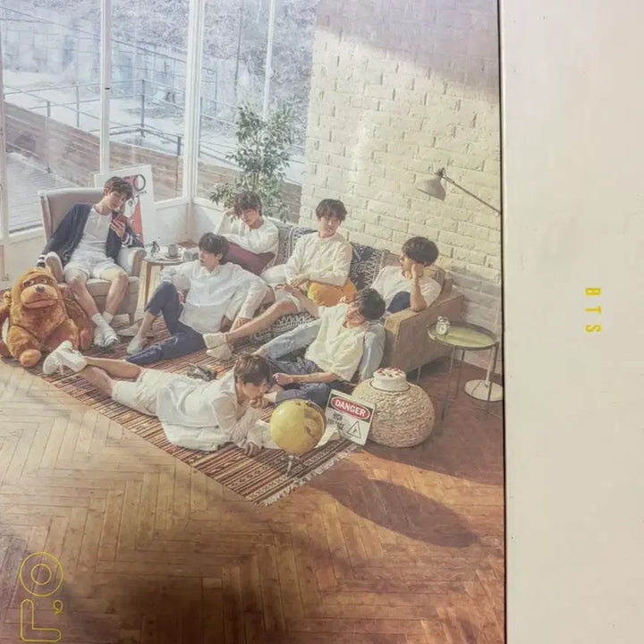 [BUNJANG] BTS Today Exhibition Album + Photo Prints / BTS 방탄소년단 오늘 전시회 앨범 + 인화사진