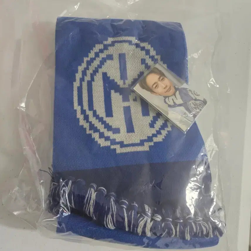 [SOLD OUT] 샤이니 민호 머플러 포카