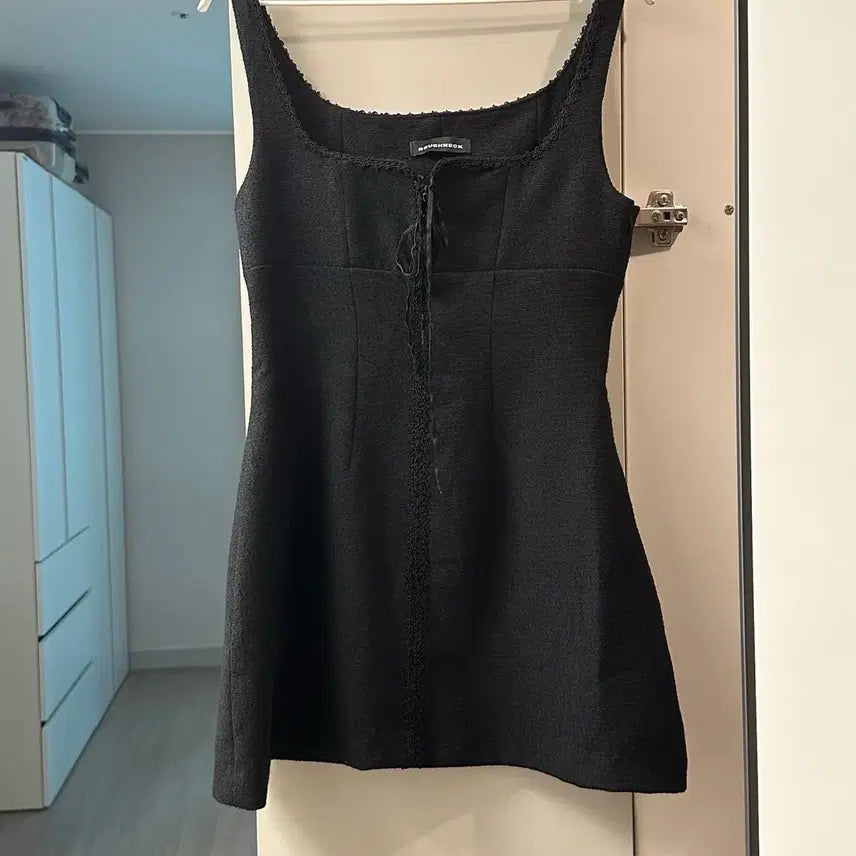 [SOLD OUT] 러프넥 roughneck 블랙 레이스 컷아웃 드레스