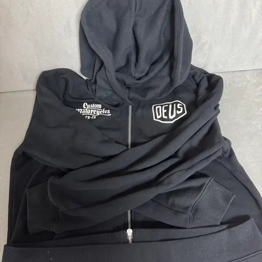 [SOLD OUT] 데우스 후드집업 M