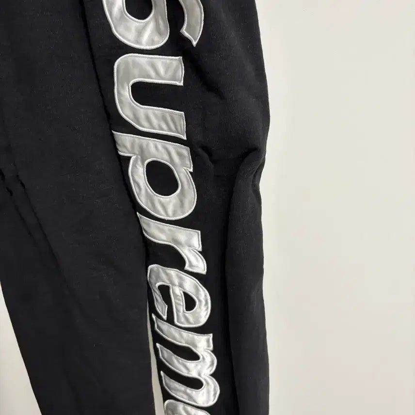 [SOLD OUT] 슈프림 조거팬츠