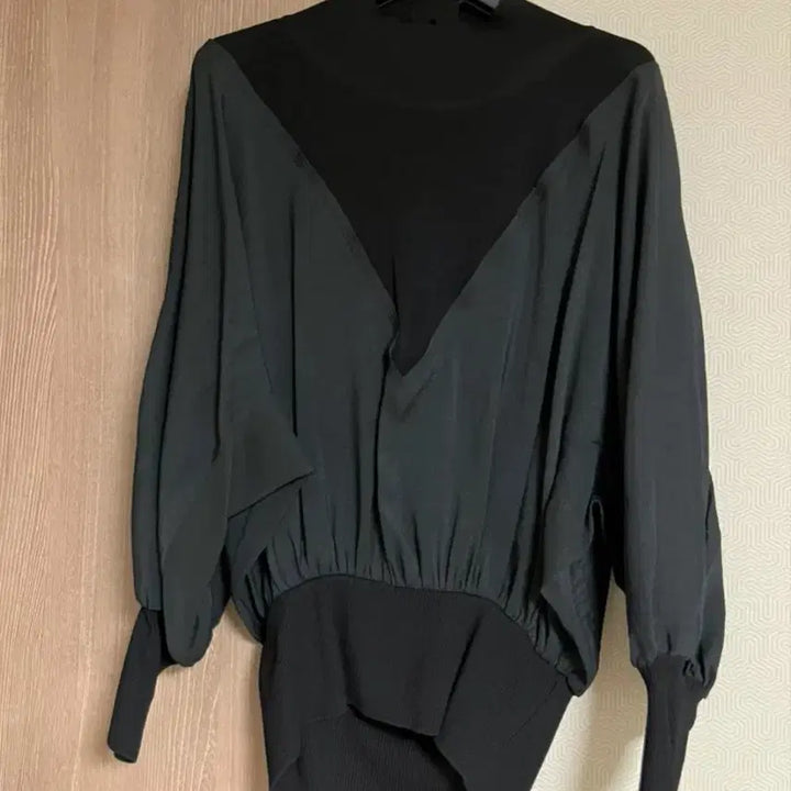 [BUNJANG] System V-Neck Blouse / 새상품)시스템 브이넥  블라우스