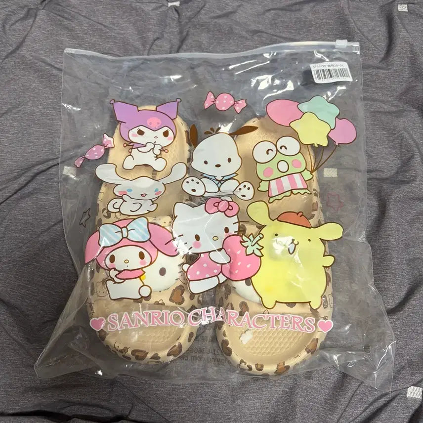 [SOLD OUT] 헬로키티 레오파드 슬리퍼 샌들
