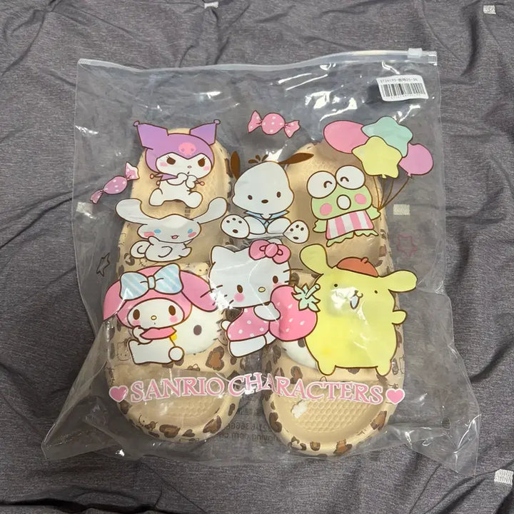 [SOLD OUT] 헬로키티 레오파드 슬리퍼 샌들