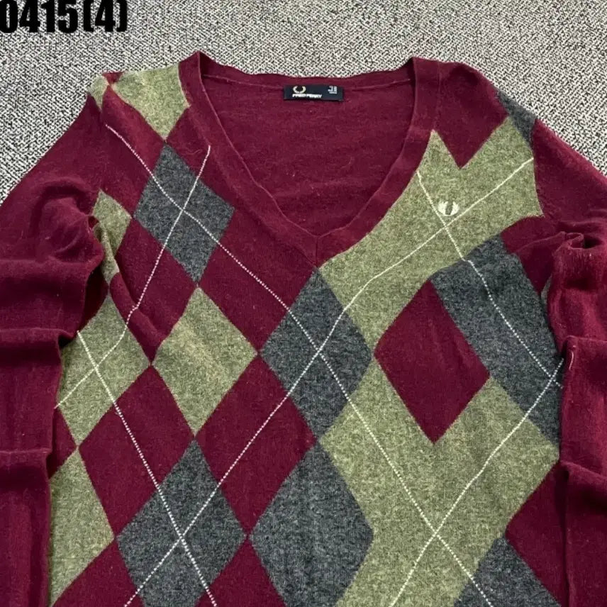 [BUNJANG] Fred Perry Argyle V-Neck Knit Sweater / 프레드페리 아가일 V넥 니트 90 | 0415 [4]