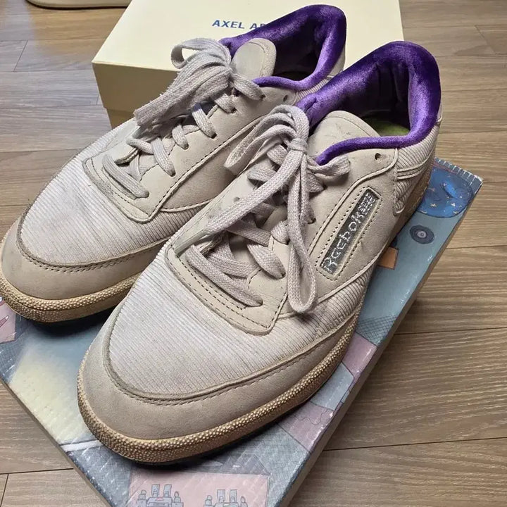 [BUNJANG] Reebok Club C Minions Collaboration Sneakers Size 266 / 리복 클럽c 미니언즈 콜라보 266 사이즈