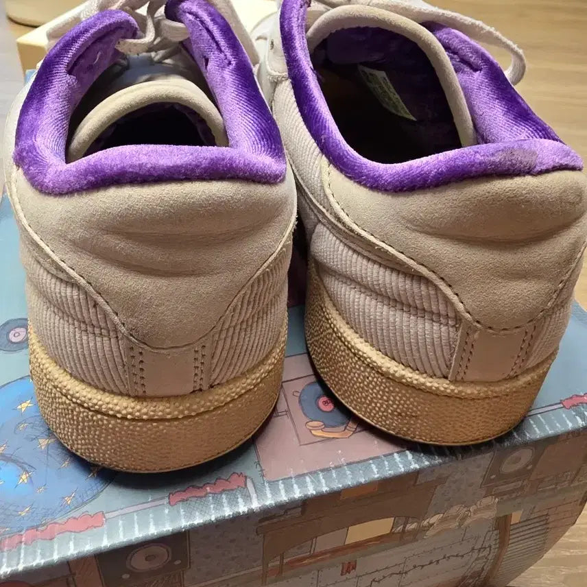 [BUNJANG] Reebok Club C Minions Collaboration Sneakers Size 266 / 리복 클럽c 미니언즈 콜라보 266 사이즈