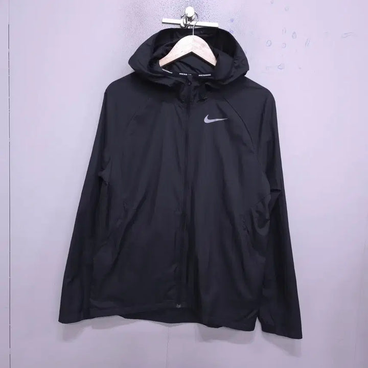 [SOLD OUT] 나이키런닝) 거의새거 공용  에센셜 후디 런닝 점퍼-95