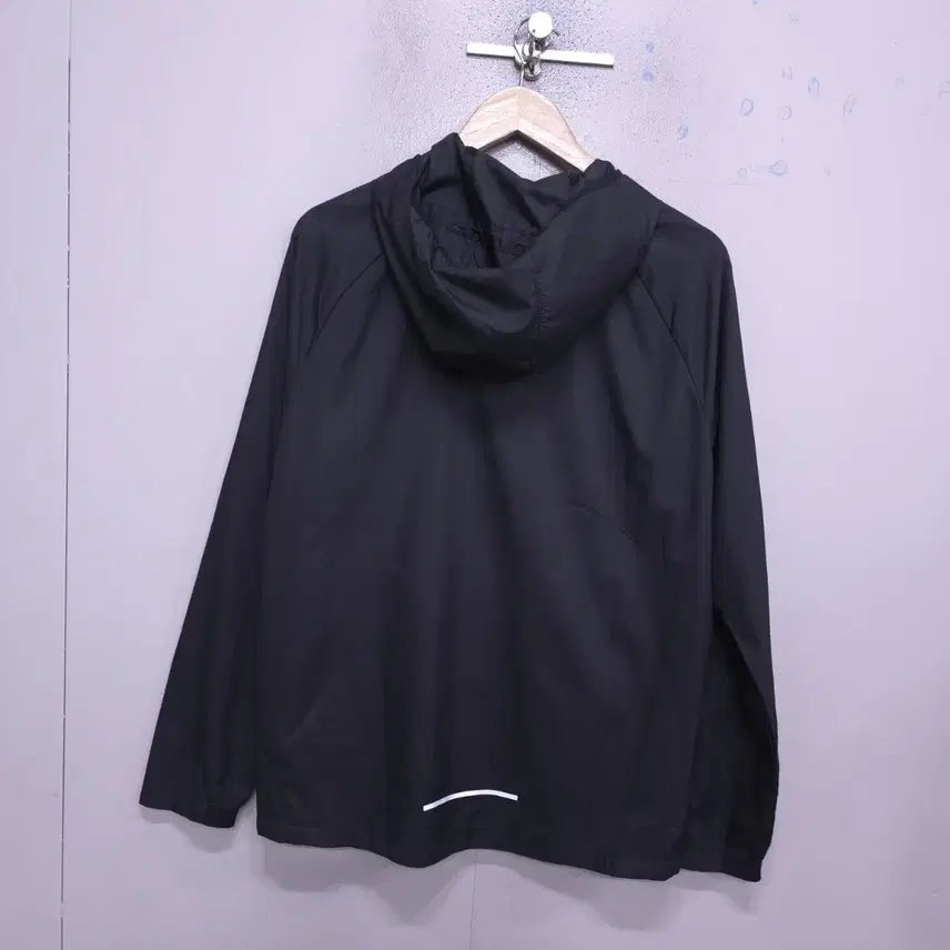 [SOLD OUT] 나이키런닝) 거의새거 공용  에센셜 후디 런닝 점퍼-95