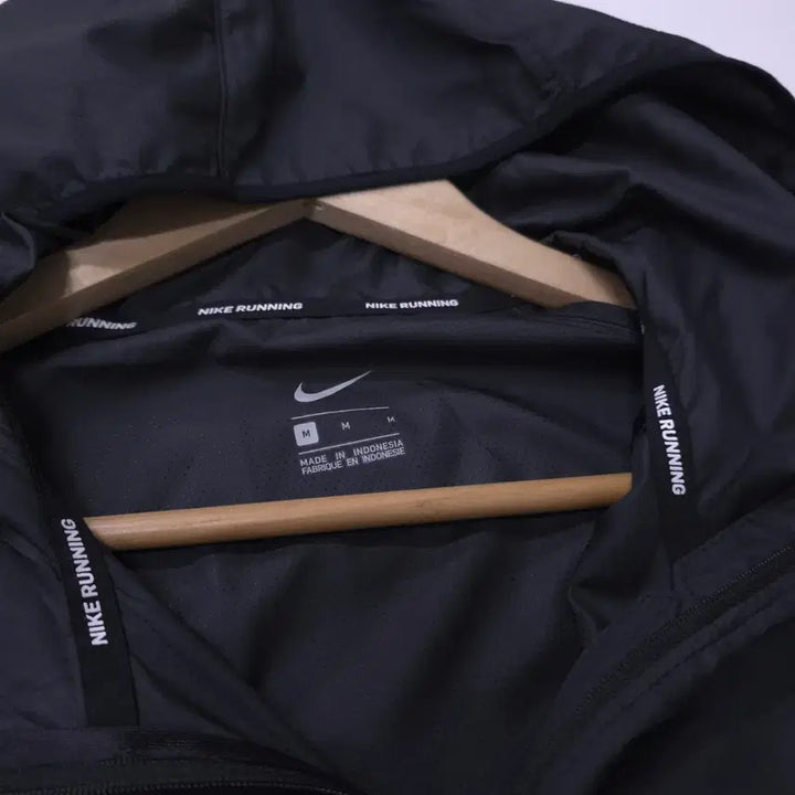 [SOLD OUT] 나이키런닝) 거의새거 공용  에센셜 후디 런닝 점퍼-95