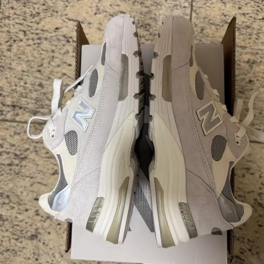[SOLD OUT] 뉴발란스 992 화이트 실버 1회착 285