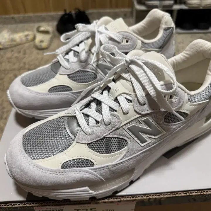 [SOLD OUT] 뉴발란스 992 화이트 실버 1회착 285