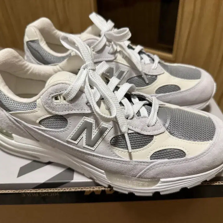 [SOLD OUT] 뉴발란스 992 화이트 실버 1회착 285