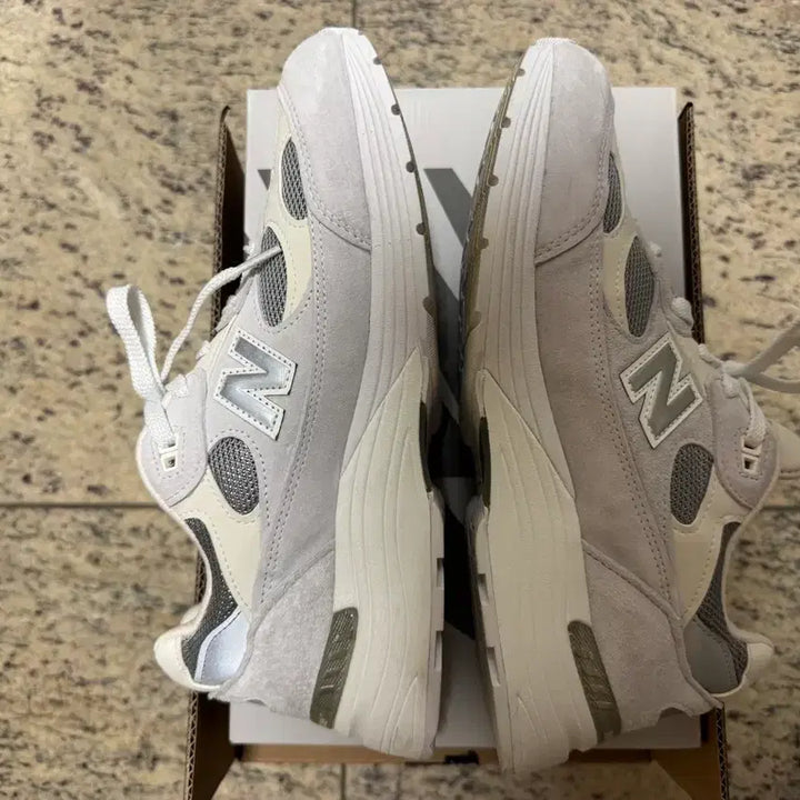 [SOLD OUT] 뉴발란스 992 화이트 실버 1회착 285