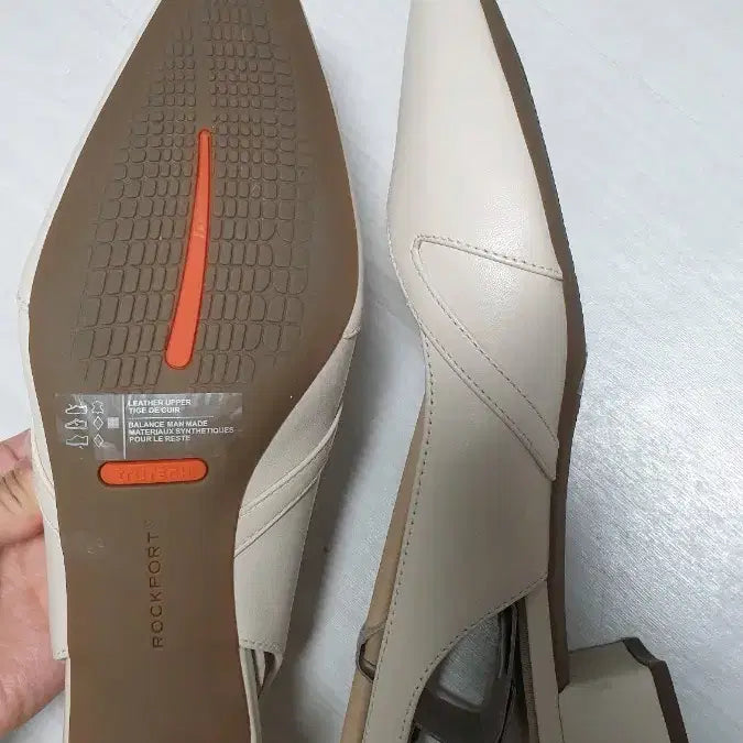 [SOLD OUT] 새상품)락포트 소가죽 슬링백 천연가죽 240 7M