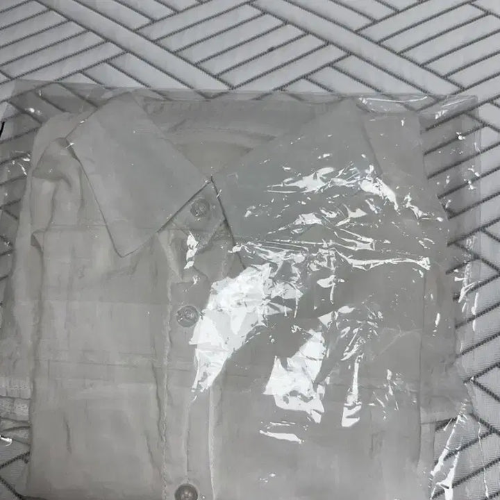 [SOLD OUT] 코코마랑 뒷 절개 셔츠