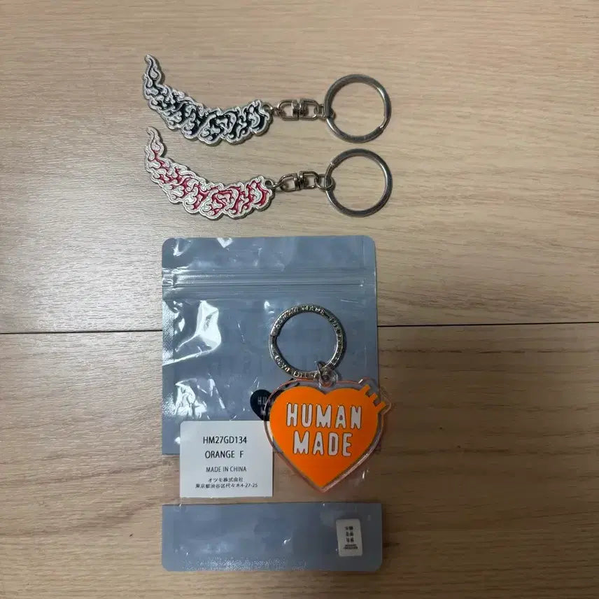 [SOLD OUT] 휴먼메이트 하트 키링 오렌지 인세인개러지 키링 레드 블랙