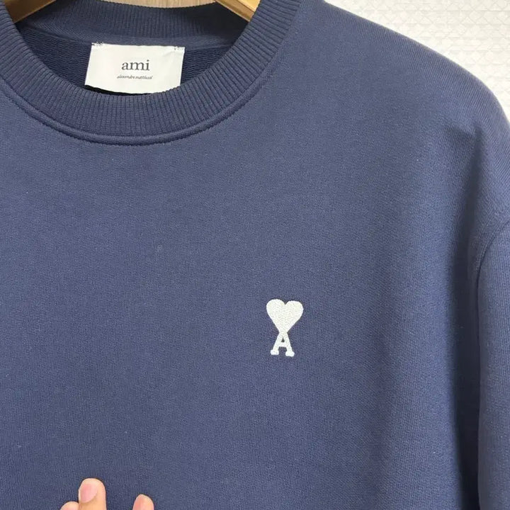 [BUNJANG] AMI Small Heart Logo Sweatshirt Nodic Blue S / [백화점판/S/신형] 아미 스몰하트 로고 맨투맨 노틱 블루 s사이즈