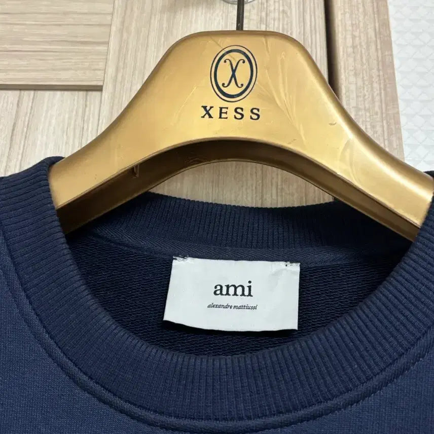 [BUNJANG] AMI Small Heart Logo Sweatshirt Nodic Blue S / [백화점판/S/신형] 아미 스몰하트 로고 맨투맨 노틱 블루 s사이즈